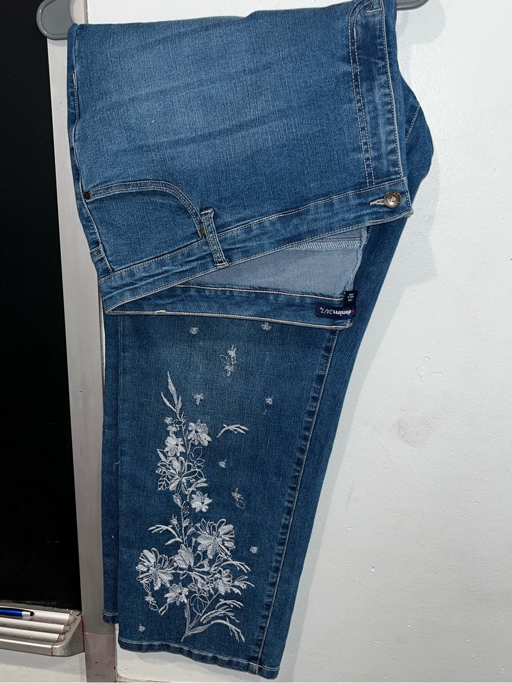 Denim 24/7 Blue Jeans with White Floral Embroidery